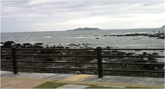 水仙の里（野母崎総合運動公園内）から望む軍艦島